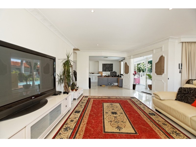 32 Southern Cross Drive, Surfers Paradise QLD 4217