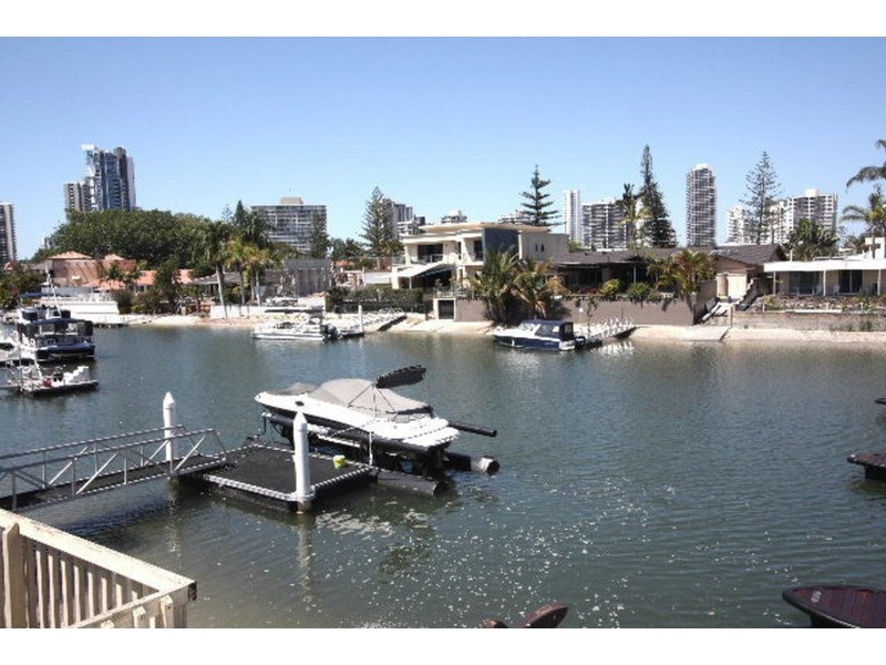 16 St Andrews Avenue, Isle Of Capri QLD 4217