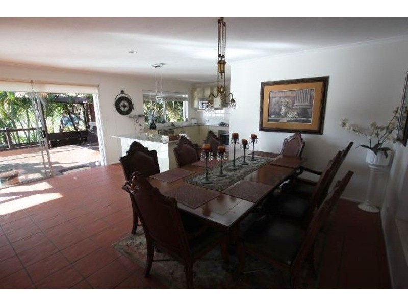 16 St Andrews Avenue, Isle Of Capri QLD 4217