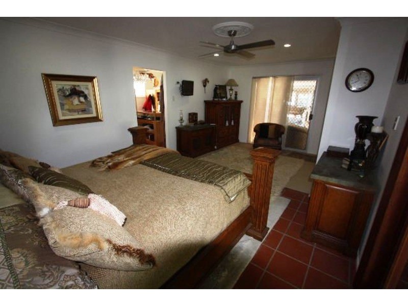 16 St Andrews Avenue, Isle Of Capri QLD 4217