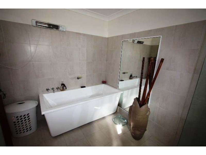 16 St Andrews Avenue, Isle Of Capri QLD 4217