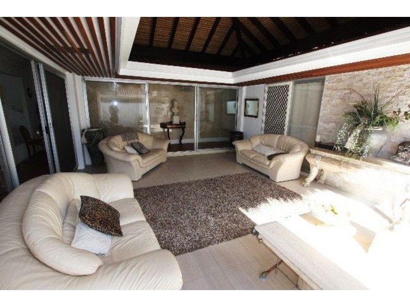 16 St Andrews Avenue, Isle Of Capri QLD 4217