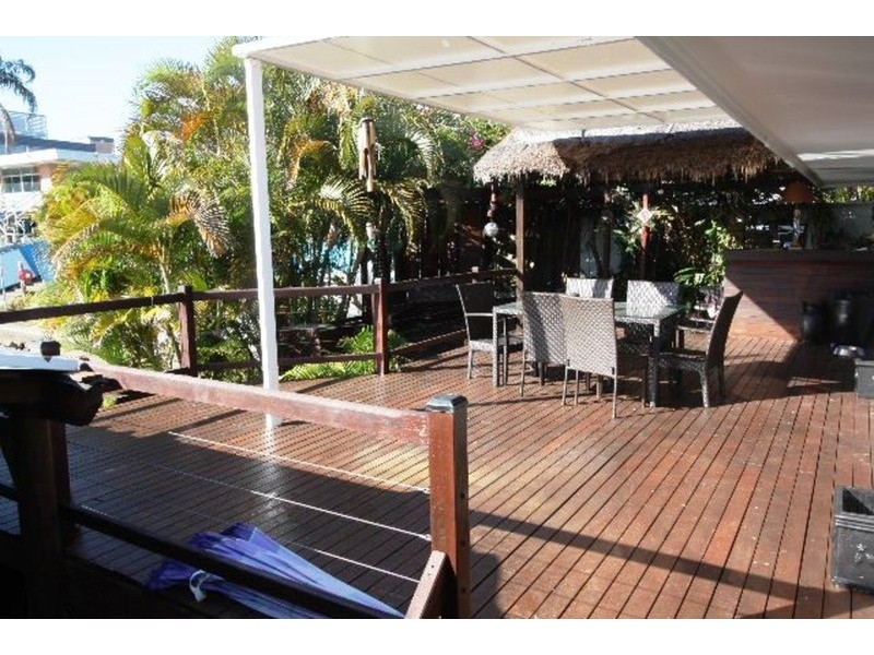 16 St Andrews Avenue, Isle Of Capri QLD 4217