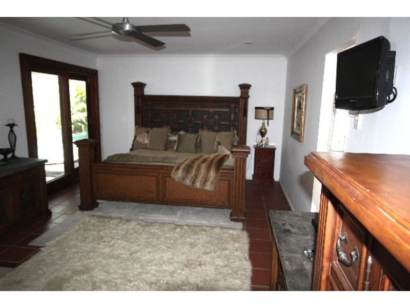 16 St Andrews Avenue, Isle Of Capri QLD 4217