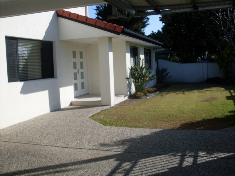 76 Boomerang  Crescent, Sorrento QLD 4217