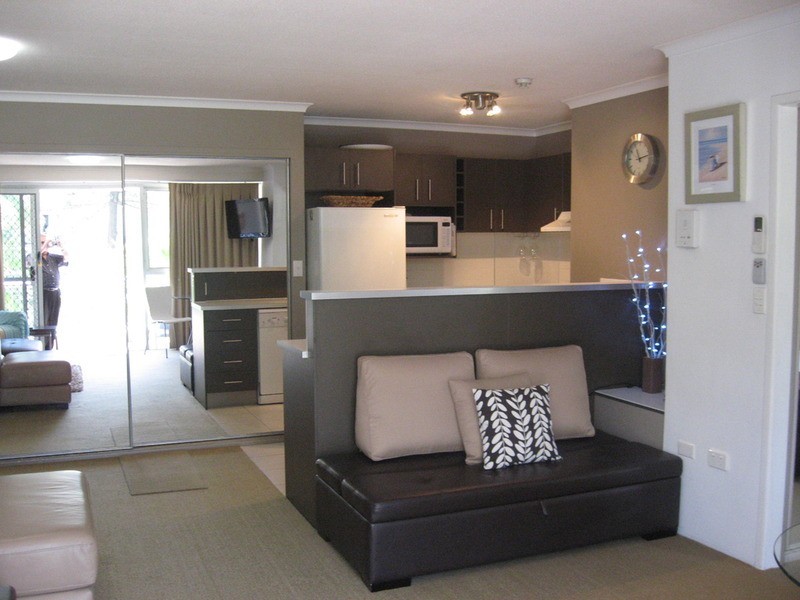 10 Vista  Street, Surfers Paradise QLD 4217