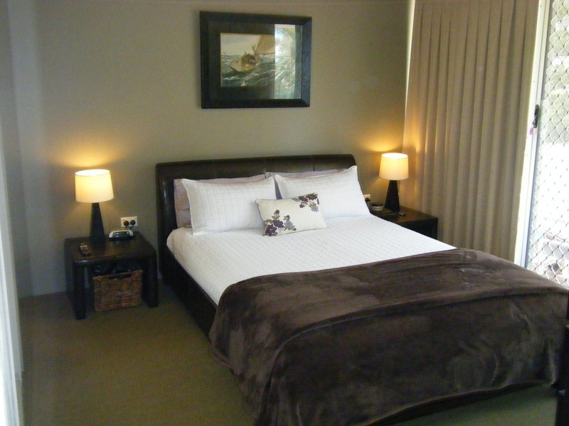 10 Vista  Street, Surfers Paradise QLD 4217