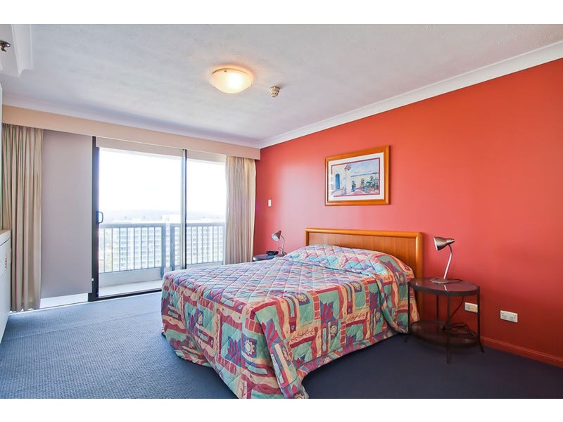 ‘Longbeach’ 28 Northcliffe Terrace, Surfers Paradise QLD 4217