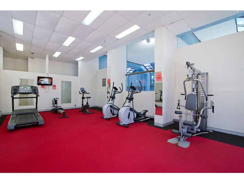 ‘Longbeach’ 28 Northcliffe Terrace, Surfers Paradise QLD 4217