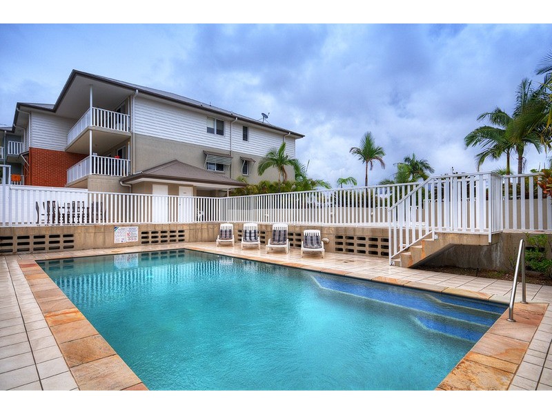 “Belle Largo”/27 Walton Street, Southport QLD 4215