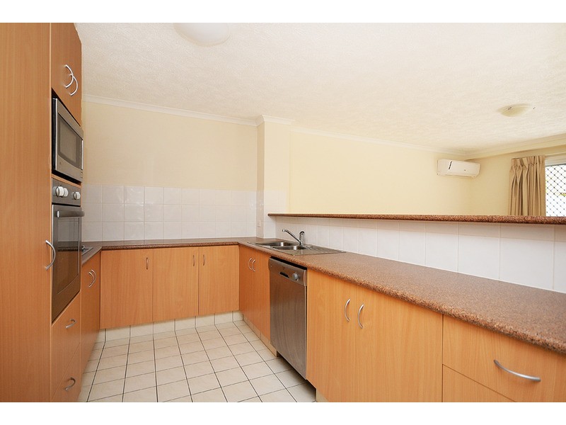 “Belle Largo”/27 Walton Street, Southport QLD 4215