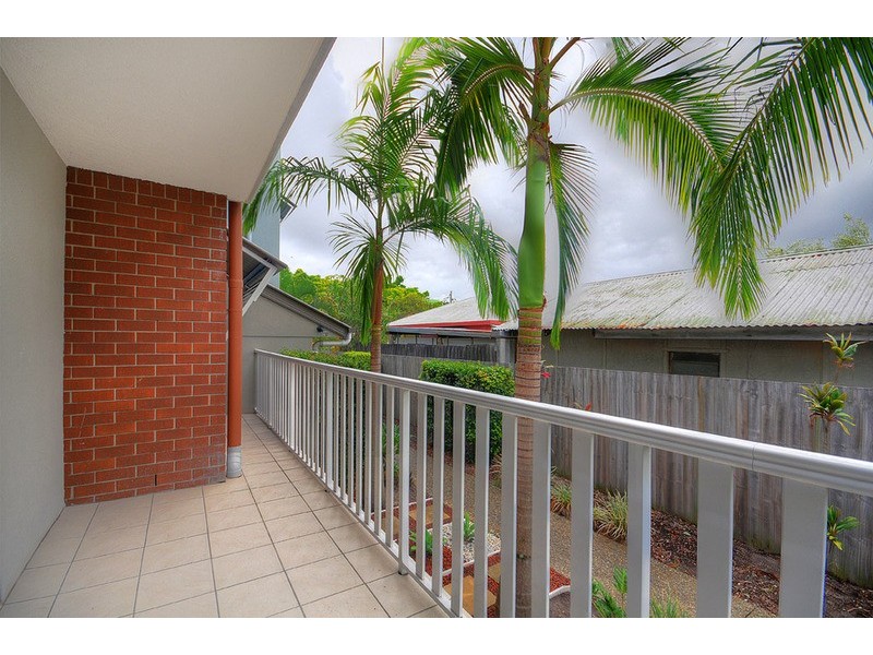 “Belle Largo”/27 Walton Street, Southport QLD 4215