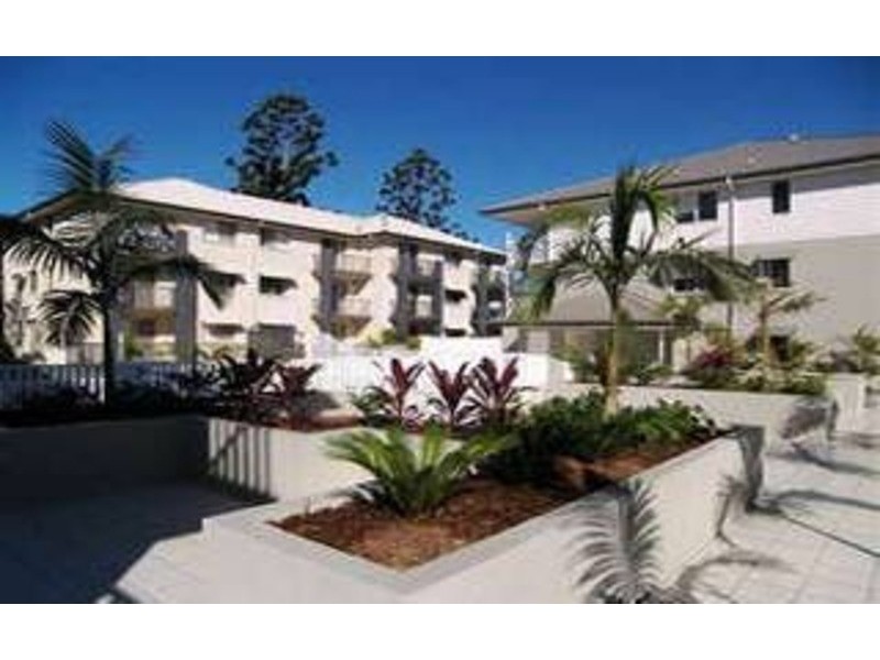 “Belle Largo”/27 Walton Street, Southport QLD 4215