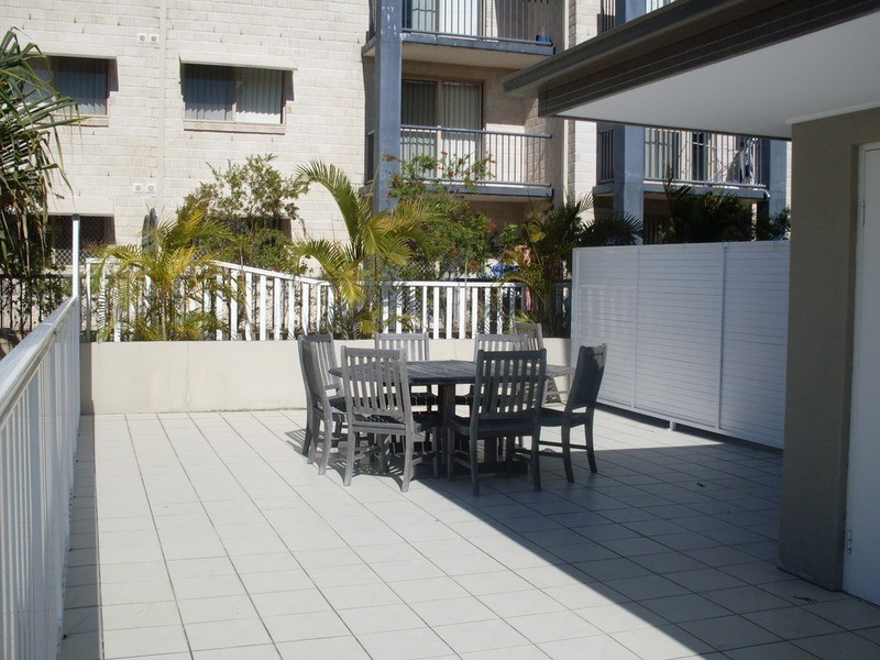 “Belle Largo”/27 Walton Street, Southport QLD 4215