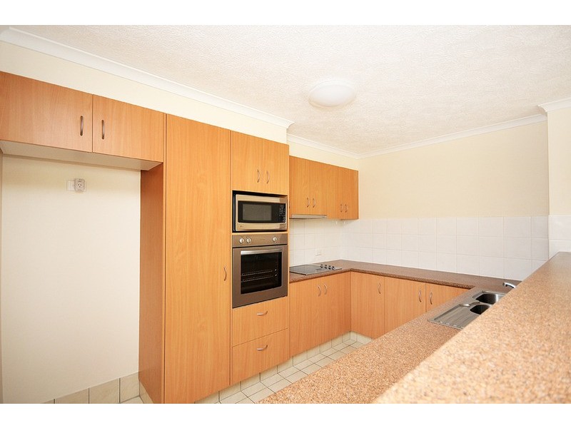 “Belle Largo”/27 Walton Street, Southport QLD 4215