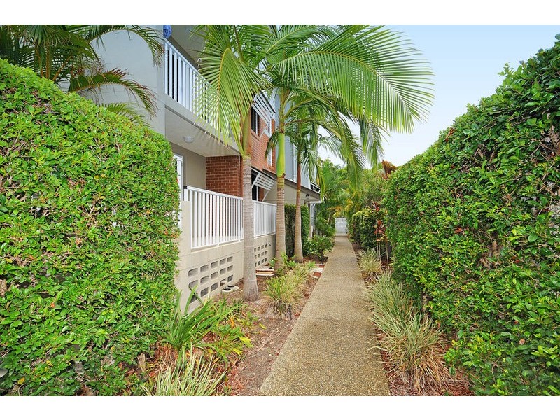 “Belle Largo”/27 Walton Street, Southport QLD 4215