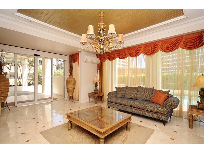 Unit 321/Moroccan Tower The Esplanade, Surfers Paradise QLD 4217