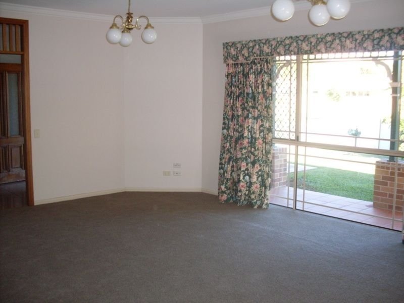 10 Tristan Court, Benowa QLD 4217