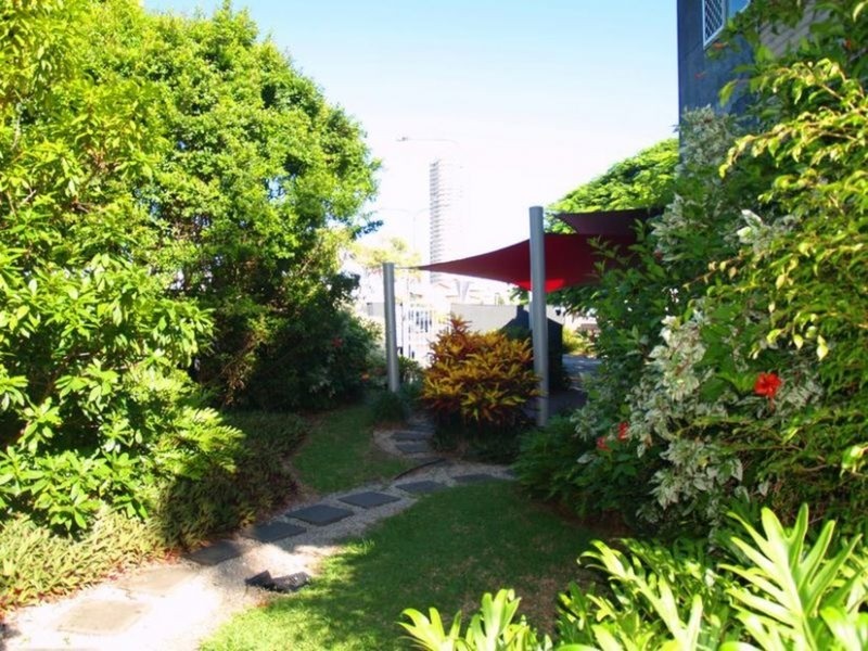 4/1958 Gold Coast  Highway, Miami QLD 4220