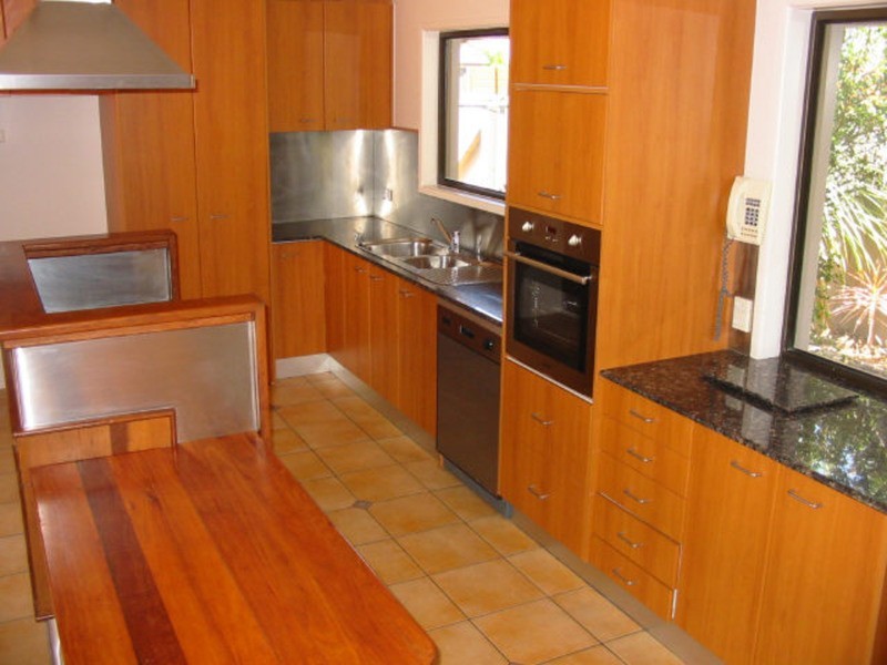 30 Blair Athol Crescent, Sorrento QLD 4217