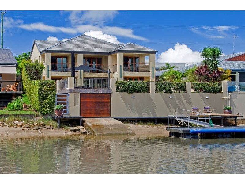 13 Etna Street, Isle Of Capri QLD 4217