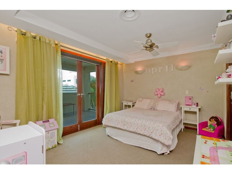13 Etna Street, Isle Of Capri QLD 4217