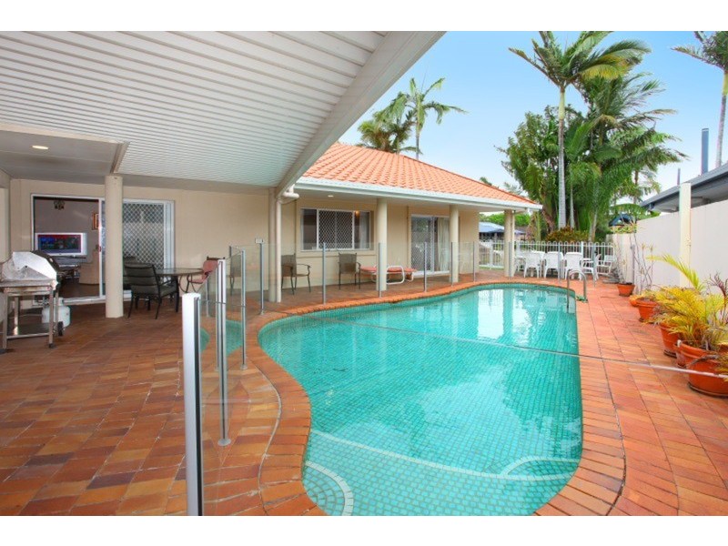 2 Boomerang Crescent, Sorrento QLD 4217