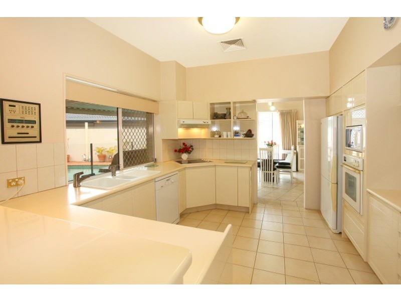 2 Boomerang Crescent, Sorrento QLD 4217