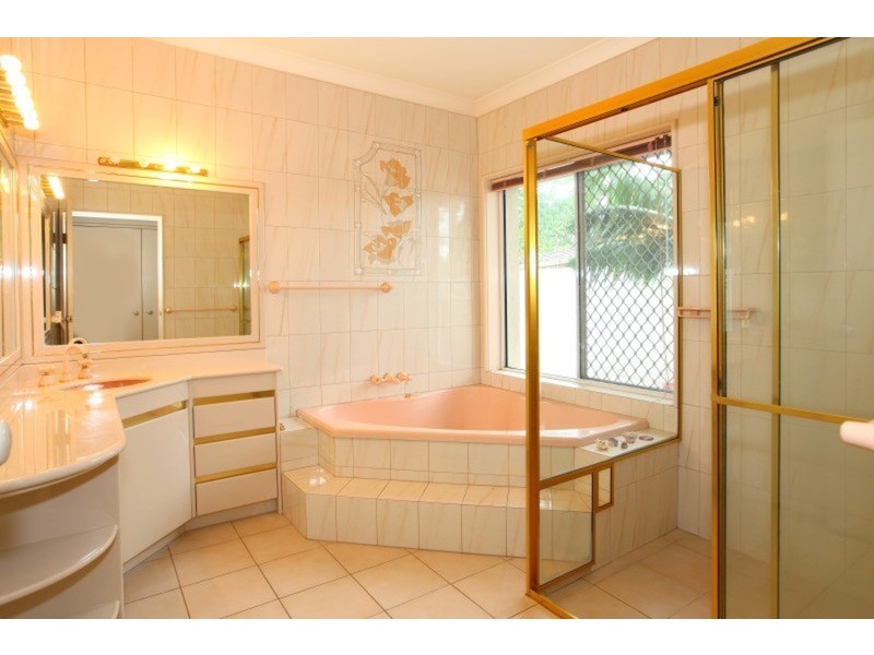 2 Boomerang Crescent, Sorrento QLD 4217