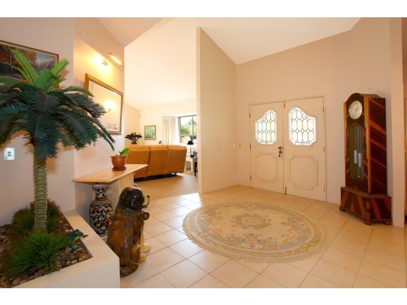 2 Boomerang Crescent, Sorrento QLD 4217