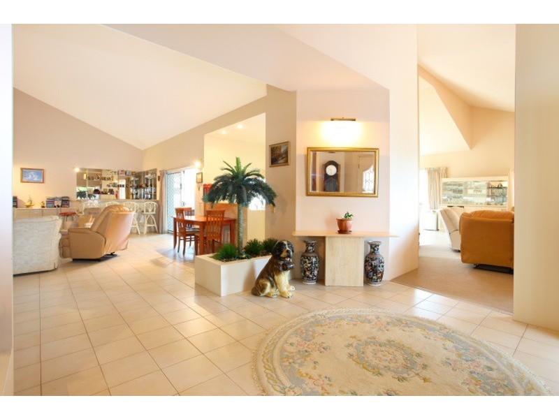 2 Boomerang Crescent, Sorrento QLD 4217