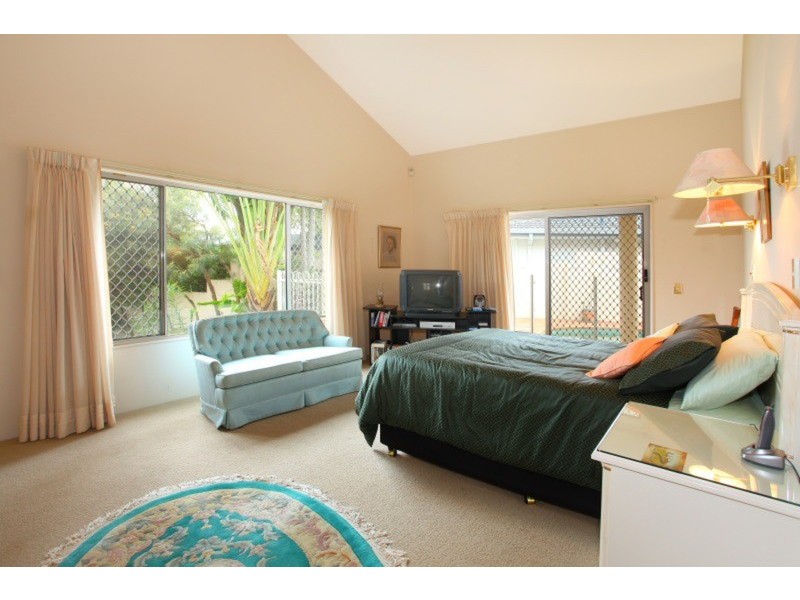 2 Boomerang Crescent, Sorrento QLD 4217