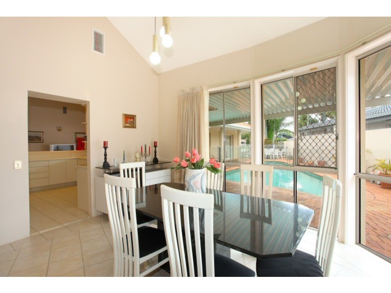 2 Boomerang Crescent, Sorrento QLD 4217