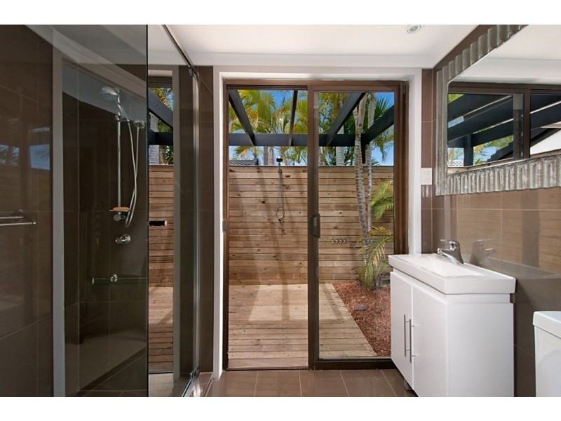 18 Argyle Crescent, Sorrento QLD 4217