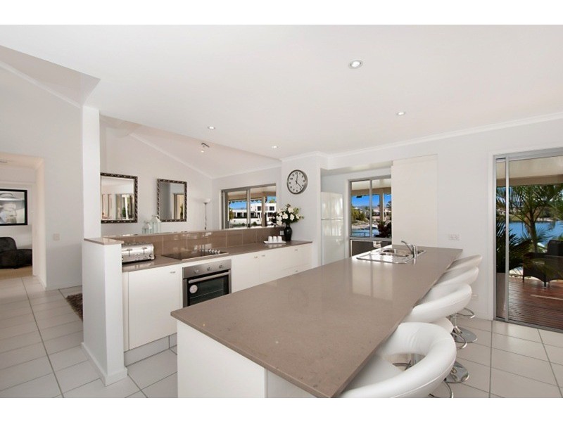 18 Argyle Crescent, Sorrento QLD 4217