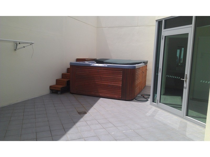 18  Fern  Street, Surfers Paradise QLD 4217