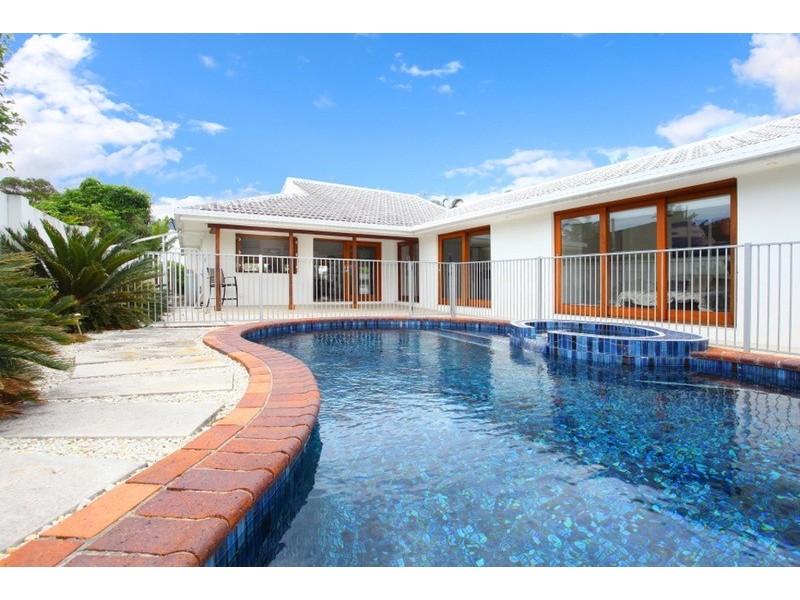 10 Boomerang Crescent, Sorrento QLD 4217