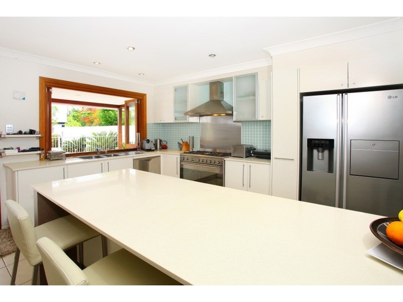 10 Boomerang Crescent, Sorrento QLD 4217
