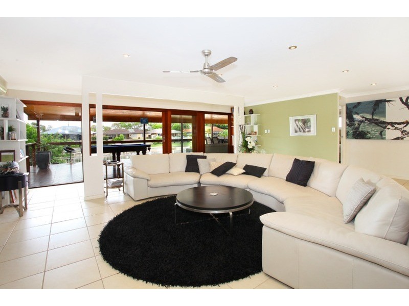 10 Boomerang Crescent, Sorrento QLD 4217