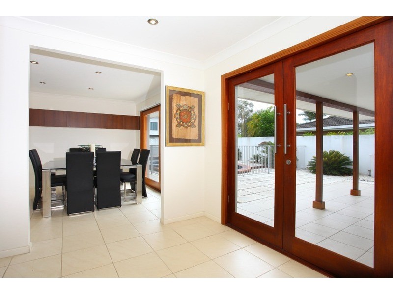 10 Boomerang Crescent, Sorrento QLD 4217