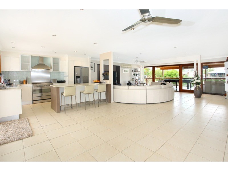 10 Boomerang Crescent, Sorrento QLD 4217