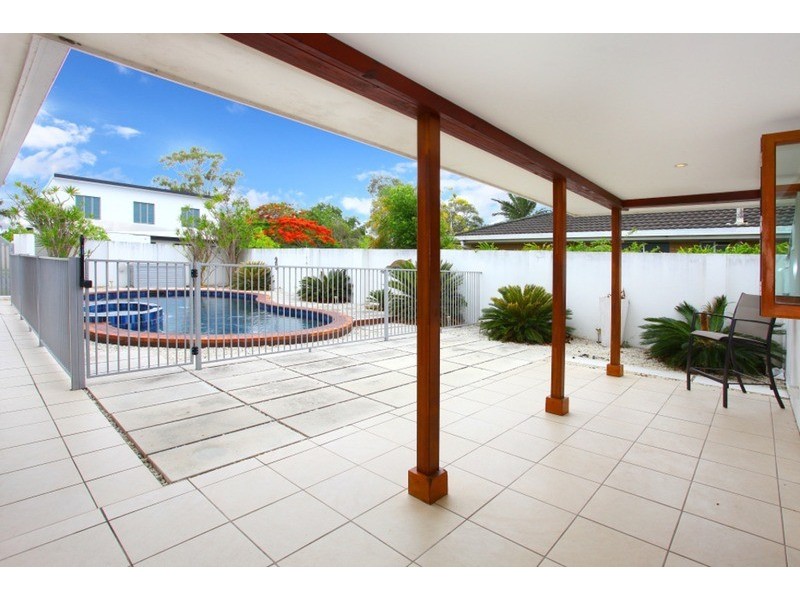 10 Boomerang Crescent, Sorrento QLD 4217