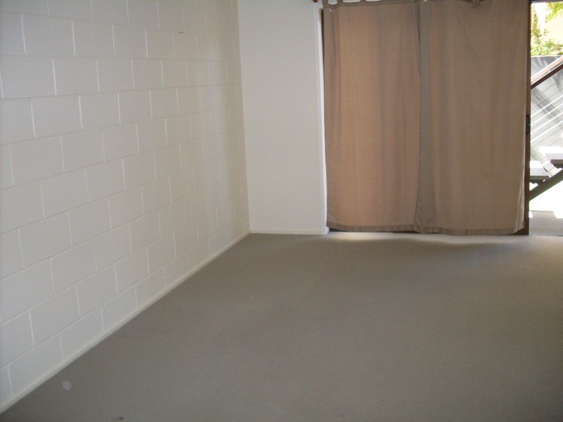 9 Cronin Avenue, Main Beach QLD 4217