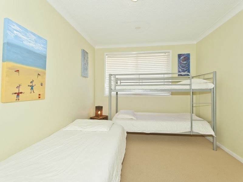 16 La Spezia Court, Isle Of Capri QLD 4217