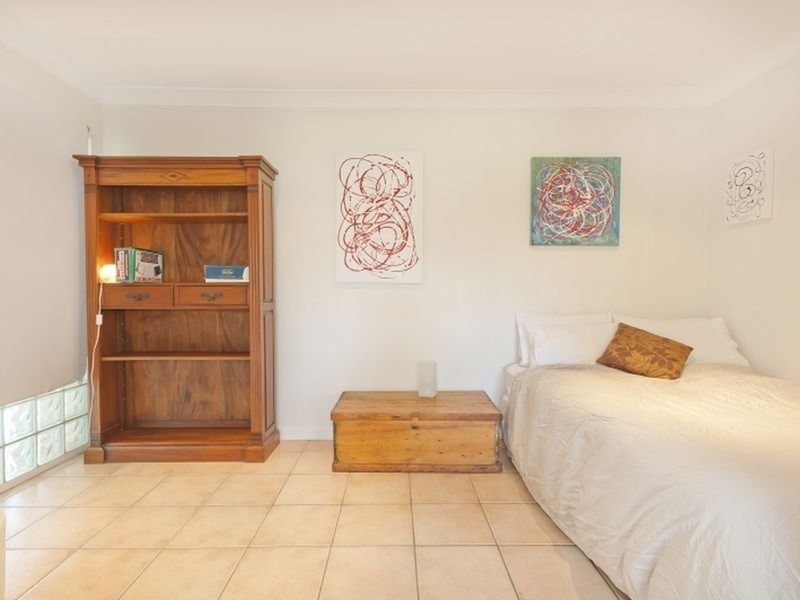 16 La Spezia Court, Isle Of Capri QLD 4217