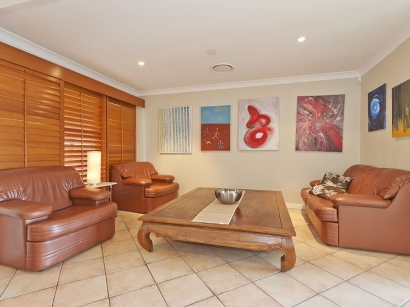 16 La Spezia Court, Isle Of Capri QLD 4217