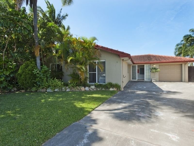 16 La Spezia Court, Isle Of Capri QLD 4217