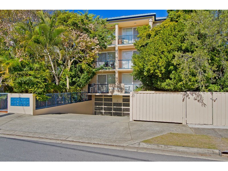 15/4 Adori  Street, Chevron Island QLD 4217