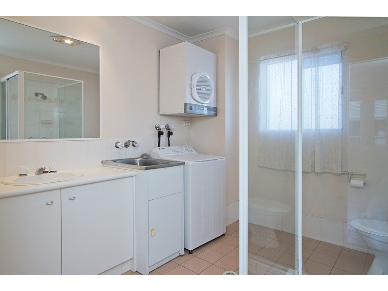 15/4 Adori  Street, Chevron Island QLD 4217