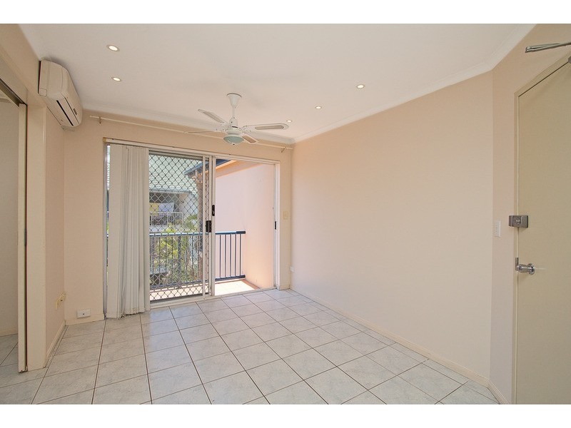 15/4 Adori  Street, Chevron Island QLD 4217